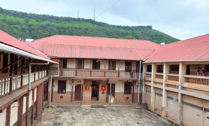 New English School, Satara